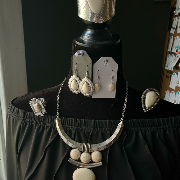 Silver and White Jewelry Set - Picture 9 of 16